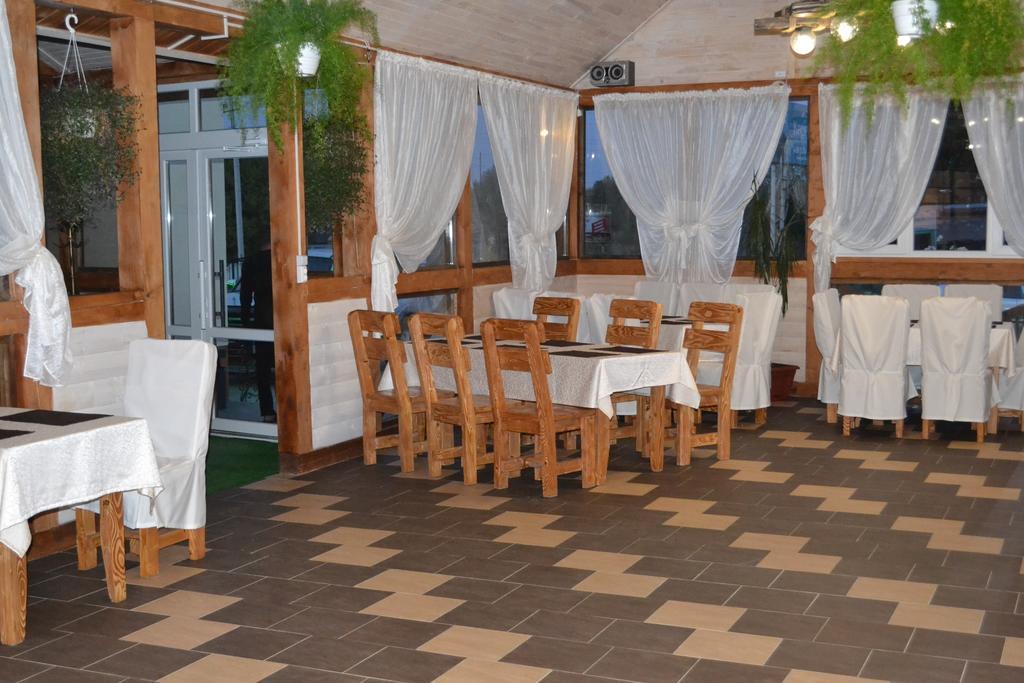 Hotel Restaurant Vizit Truskavets Exterior photo